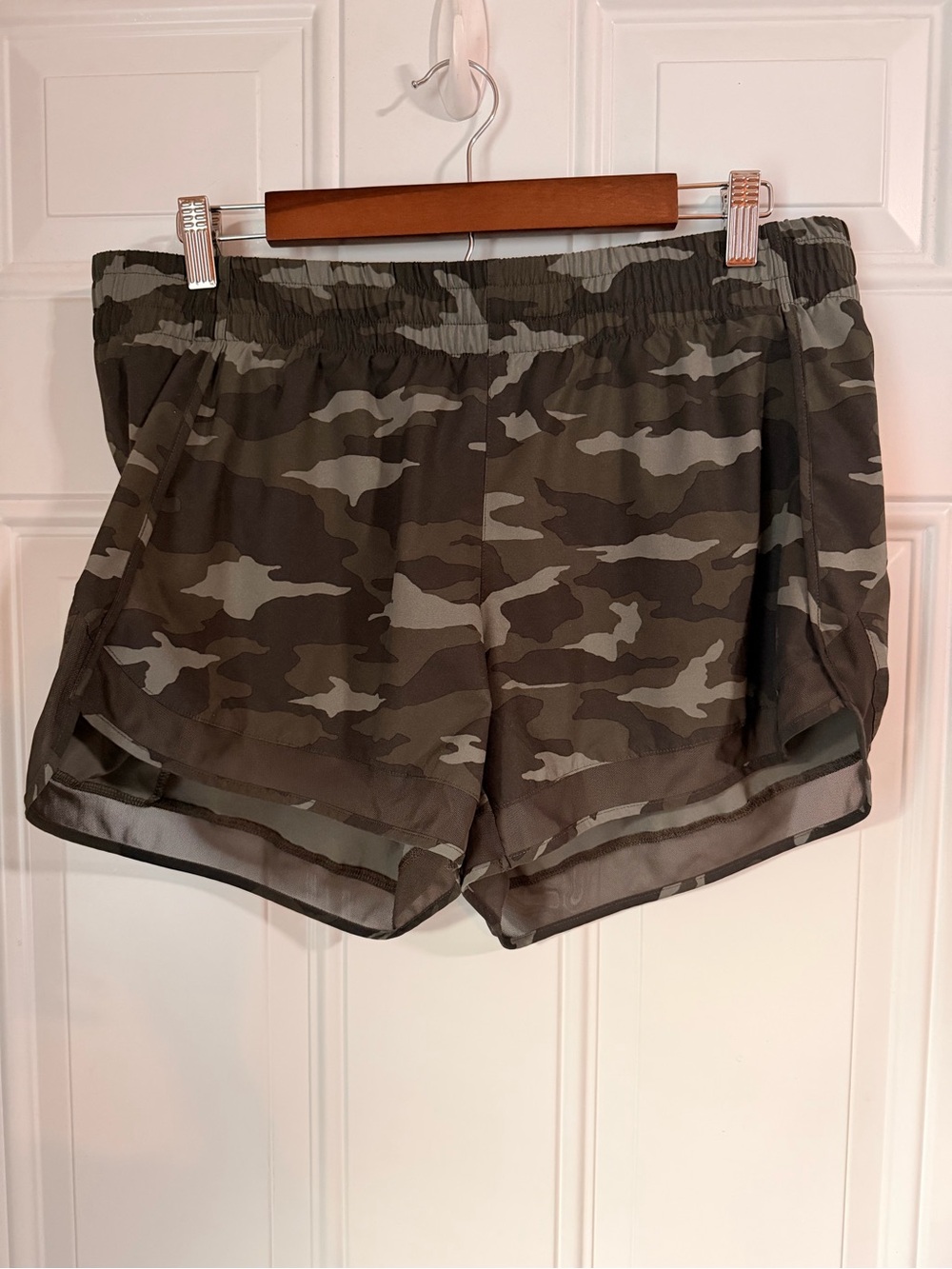 Athleta Olive Camo Women's Athletic Shorts